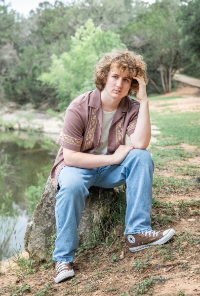 thm_april-2026-bk-pease-park-senior-photos-039.webp