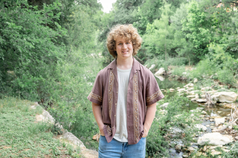 thm_april-2026-bk-pease-park-senior-photos-043.webp