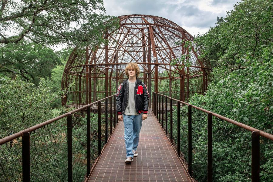 thm_april-2026-bk-pease-park-senior-photos-047.webp