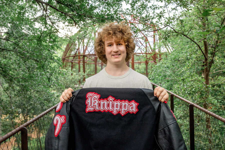 thm_april-2026-bk-pease-park-senior-photos-061.webp