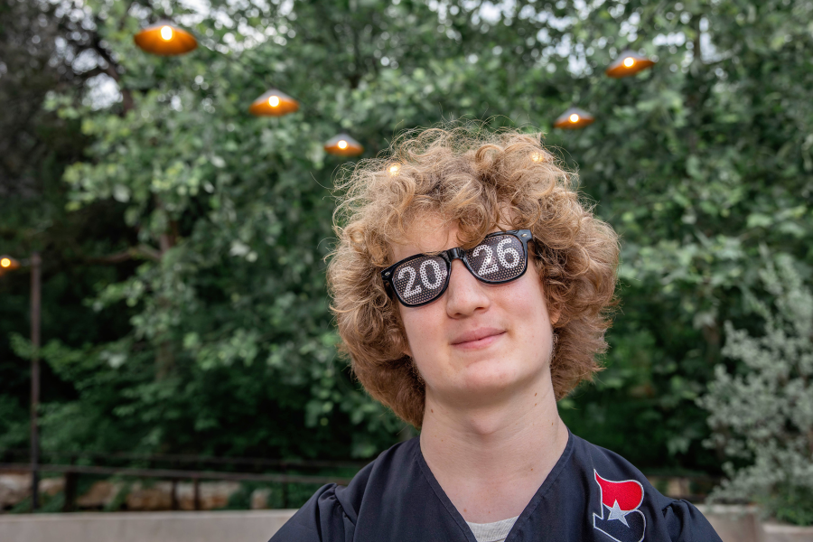 thm_april-2026-bk-pease-park-senior-photos-067.webp
