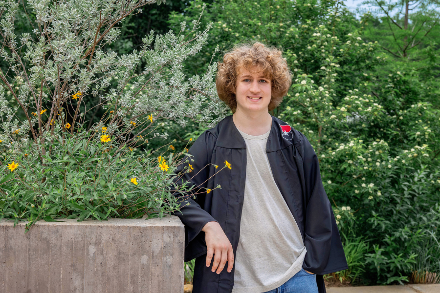 thm_april-2026-bk-pease-park-senior-photos-068.webp