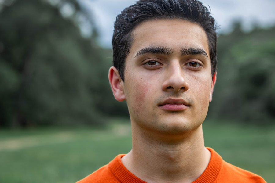 thm_april-2026-brandt-pease-park-senior-photos-015.webp
