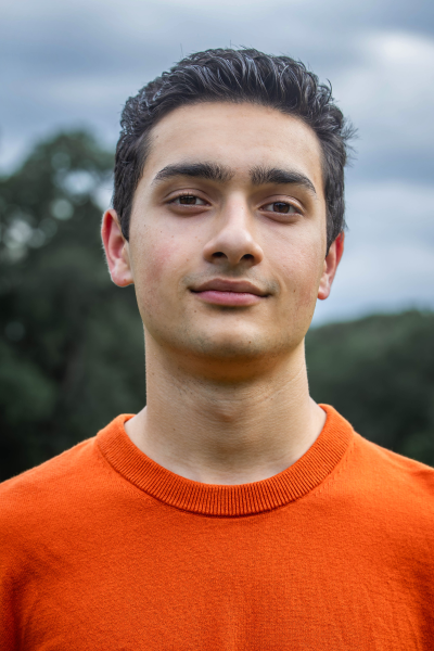 thm_april-2026-brandt-pease-park-senior-photos-017.webp