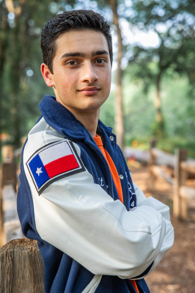 thm_april-2026-brandt-pease-park-senior-photos-032.webp