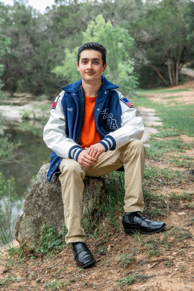 thm_april-2026-brandt-pease-park-senior-photos-037.webp