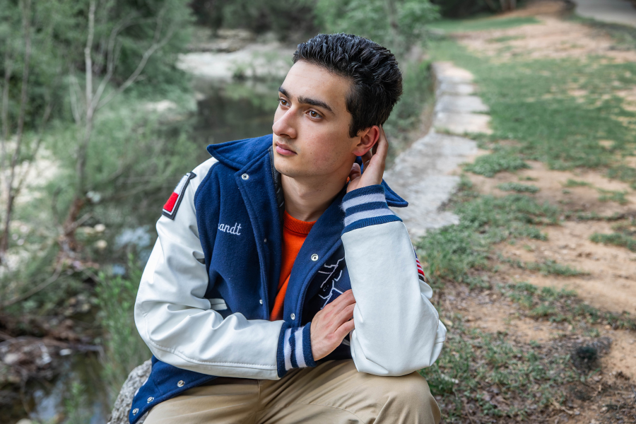 thm_april-2026-brandt-pease-park-senior-photos-040.webp