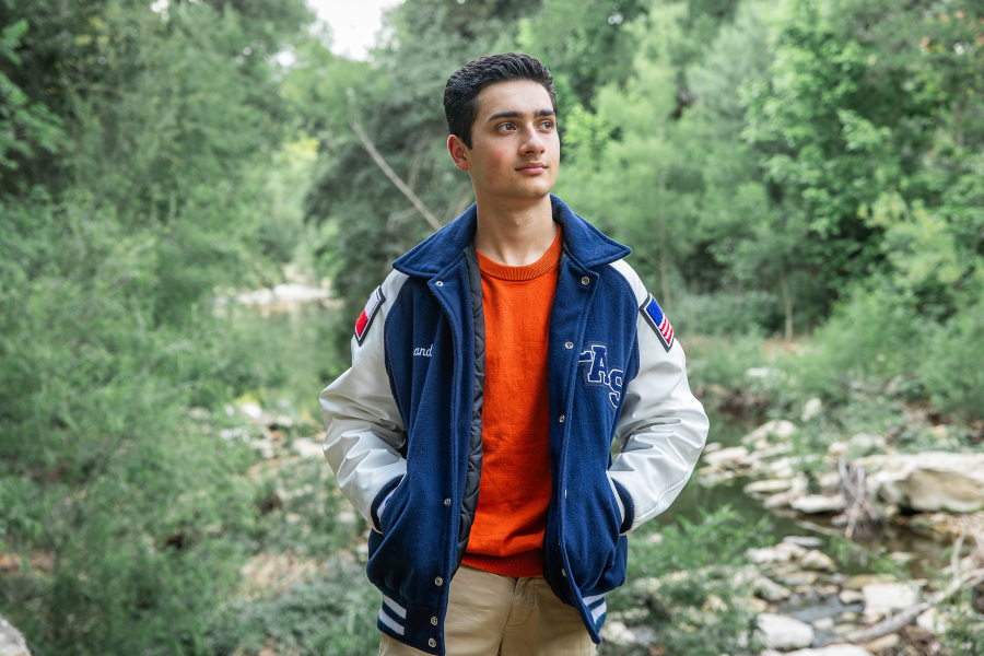 thm_april-2026-brandt-pease-park-senior-photos-043.webp
