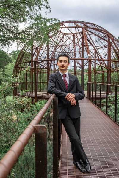 thm_april-2026-brandt-pease-park-senior-photos-049.webp