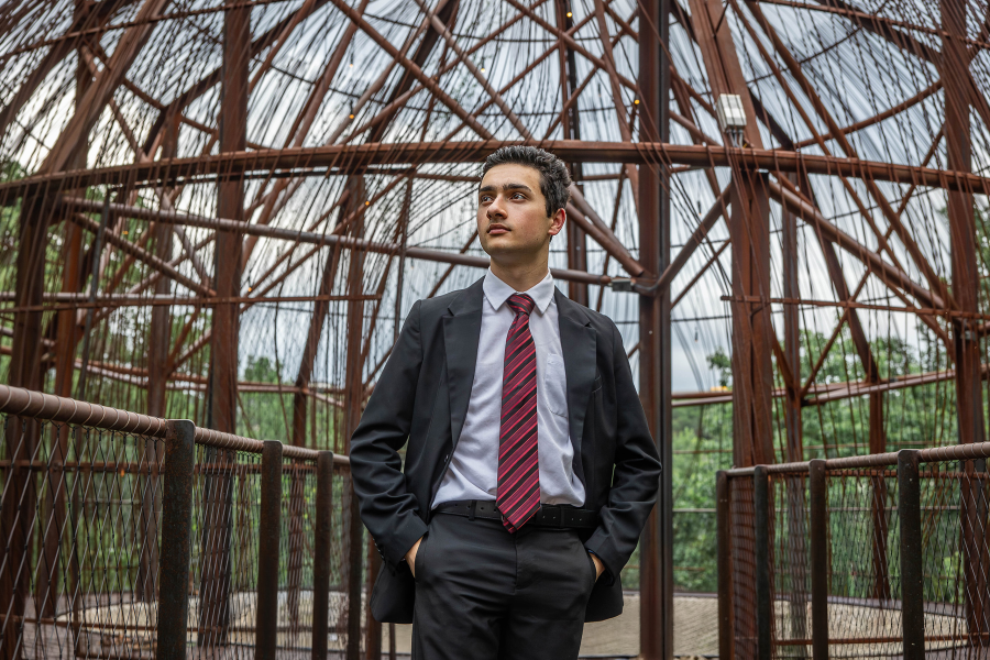 thm_april-2026-brandt-pease-park-senior-photos-062.webp