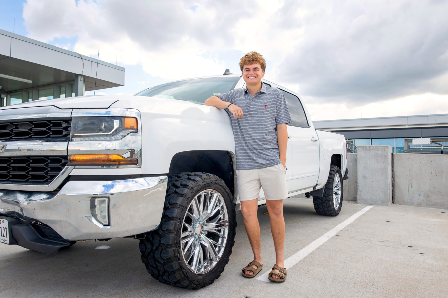 thm_april-2026-jb-downtown-round-rock-senior-photos-007.webp