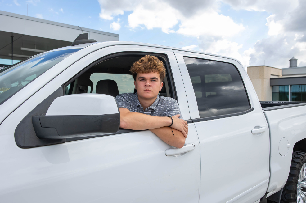 round rock high school senior photos truck