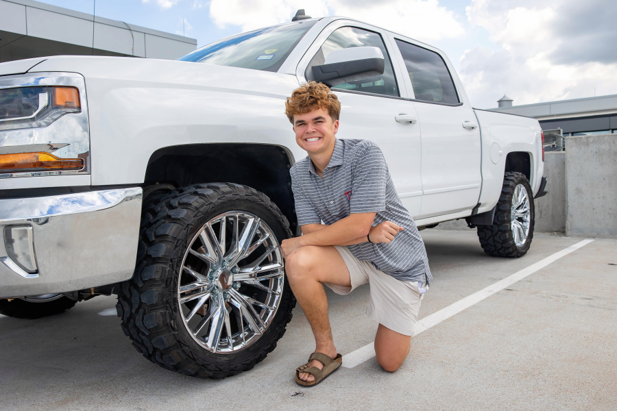 thm_april-2026-jb-downtown-round-rock-senior-photos-019.webp