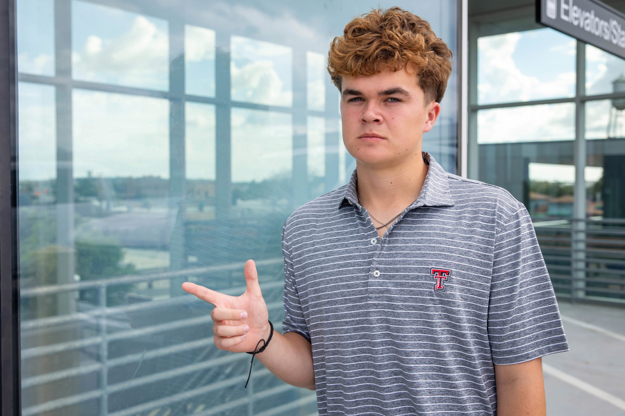 thm_april-2026-jb-downtown-round-rock-senior-photos-028.webp