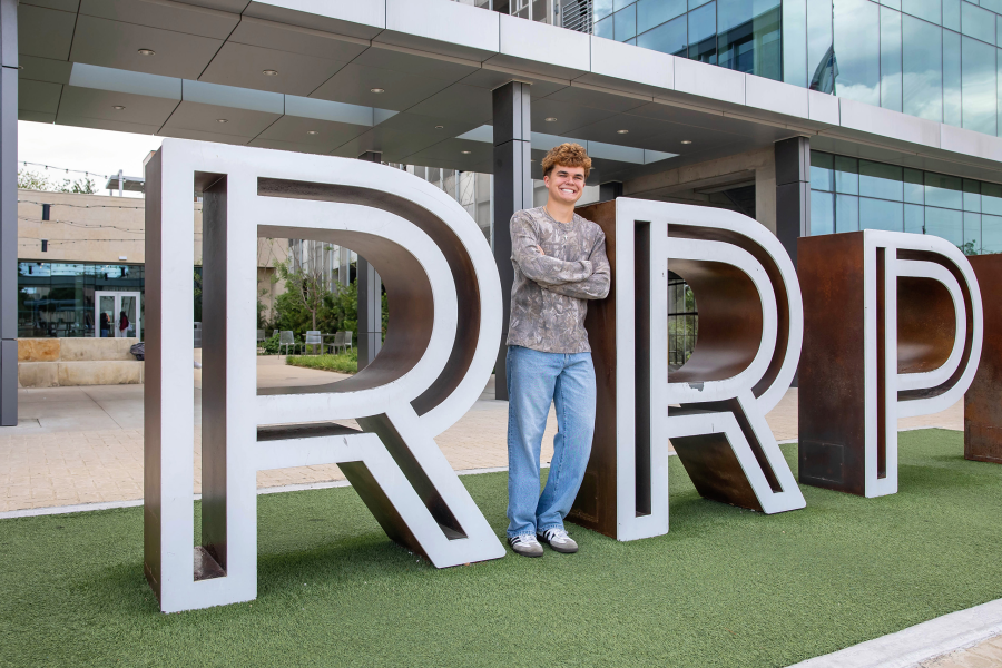 thm_april-2026-jb-downtown-round-rock-senior-photos-046.webp