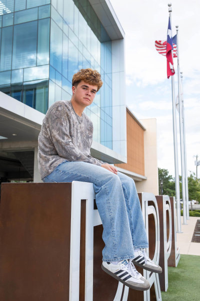 downtown-round-rock-senior-photos-051.webp
