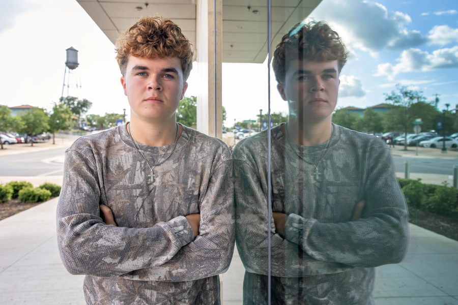 thm_april-2026-jb-downtown-round-rock-senior-photos-059.webp
