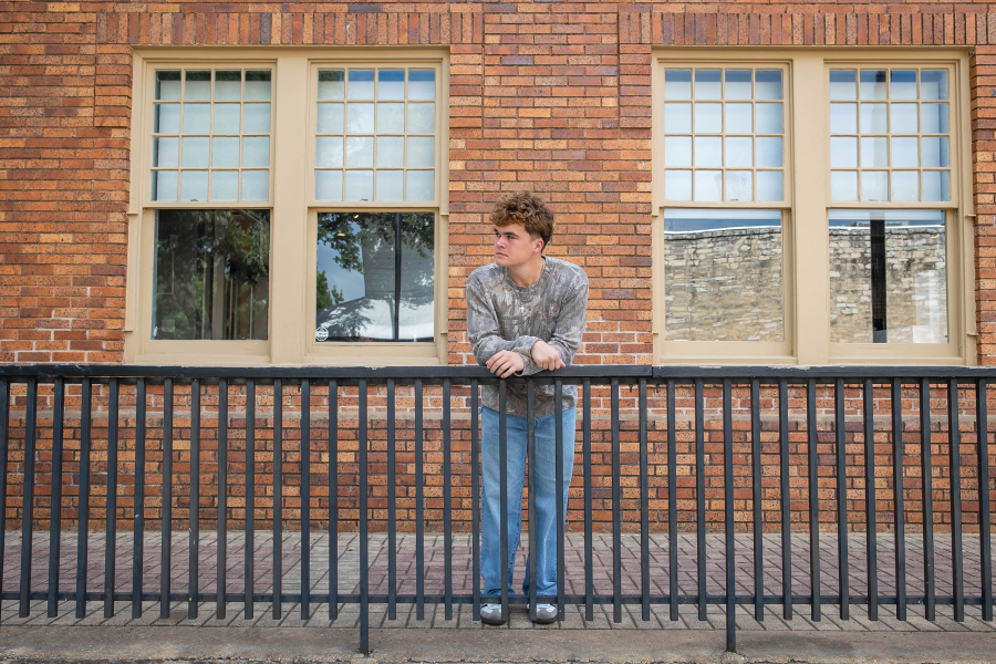 thm_april-2026-jb-downtown-round-rock-senior-photos-080.webp