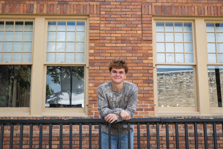 thm_april-2026-jb-downtown-round-rock-senior-photos-083.webp