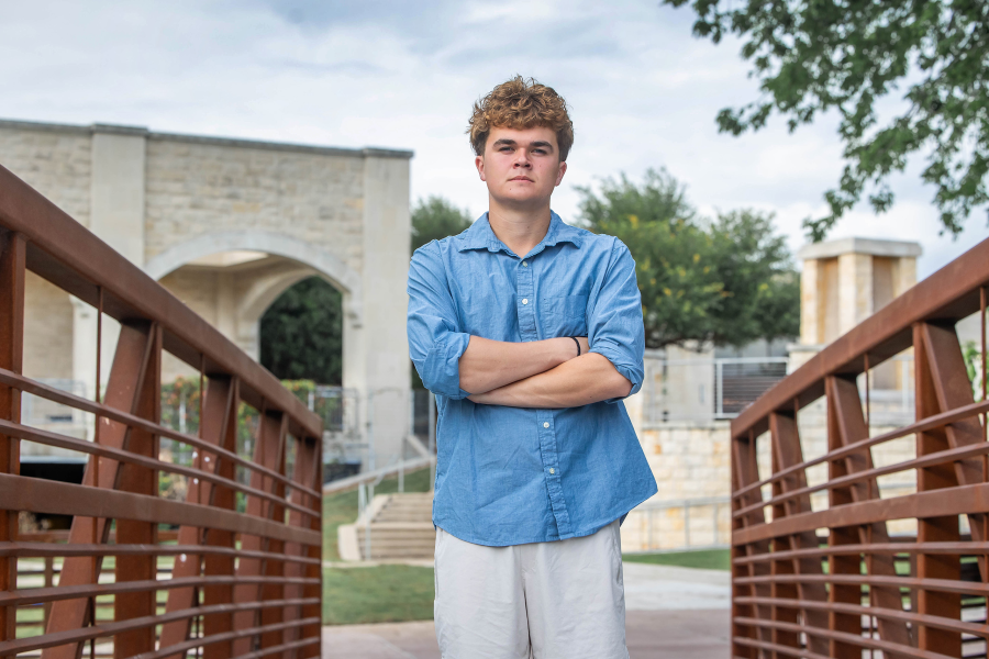 thm_april-2026-jb-downtown-round-rock-senior-photos-097.webp