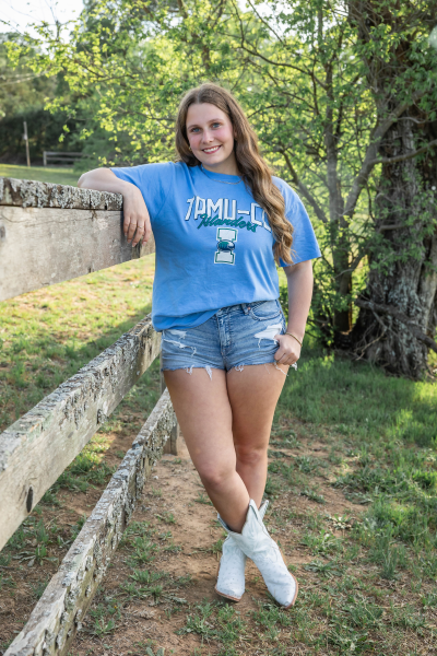 thm_april-2026-lg-commons-ford-ranch-senior-photos-001