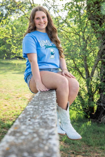 thm_april-2026-lg-commons-ford-ranch-senior-photos-003