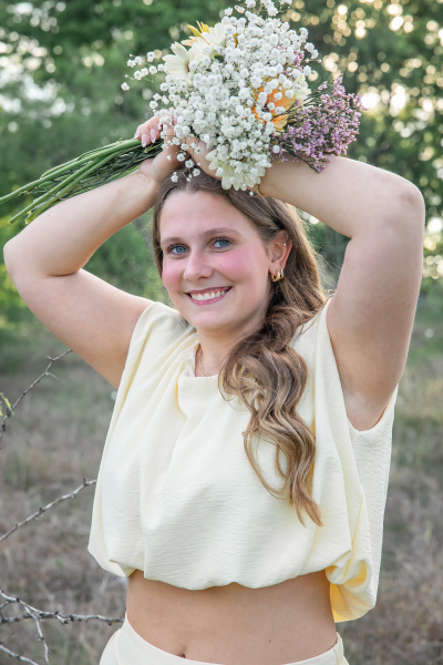 thm_april-2026-lg-commons-ford-ranch-senior-photos-030