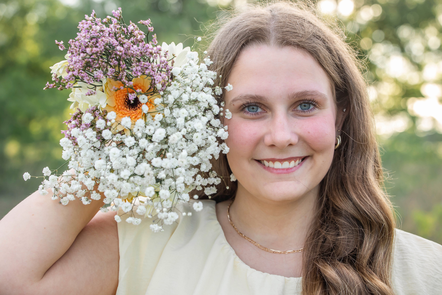 thm_april-2026-lg-commons-ford-ranch-senior-photos-033