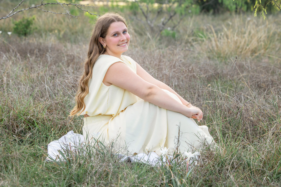 thm_april-2026-lg-commons-ford-ranch-senior-photos-039