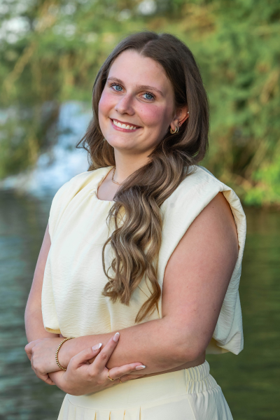 thm_april-2026-lg-commons-ford-ranch-senior-photos-072a