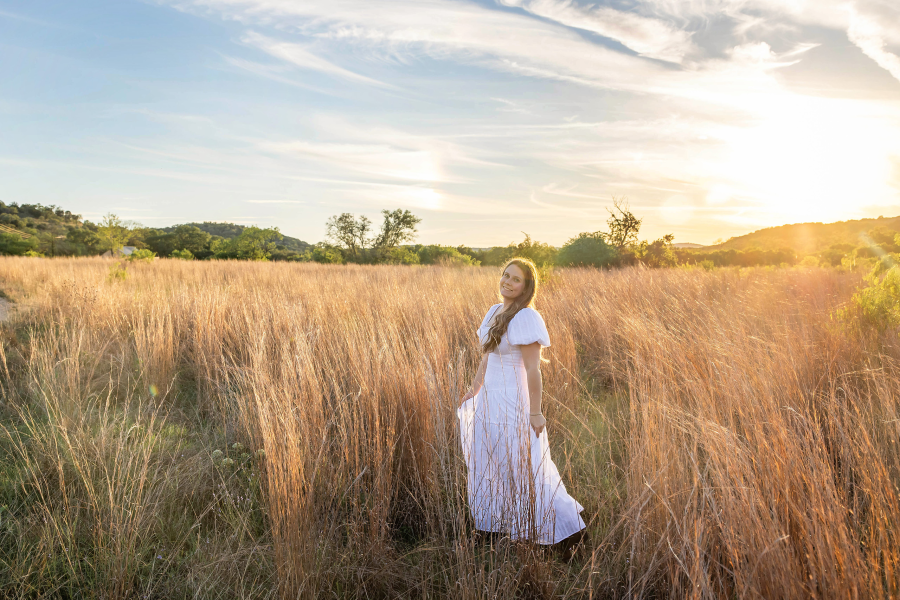 thm_april-2026-lg-commons-ford-ranch-senior-photos-079.webp