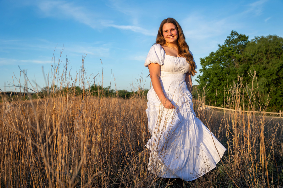 thm_april-2026-lg-commons-ford-ranch-senior-photos-085a