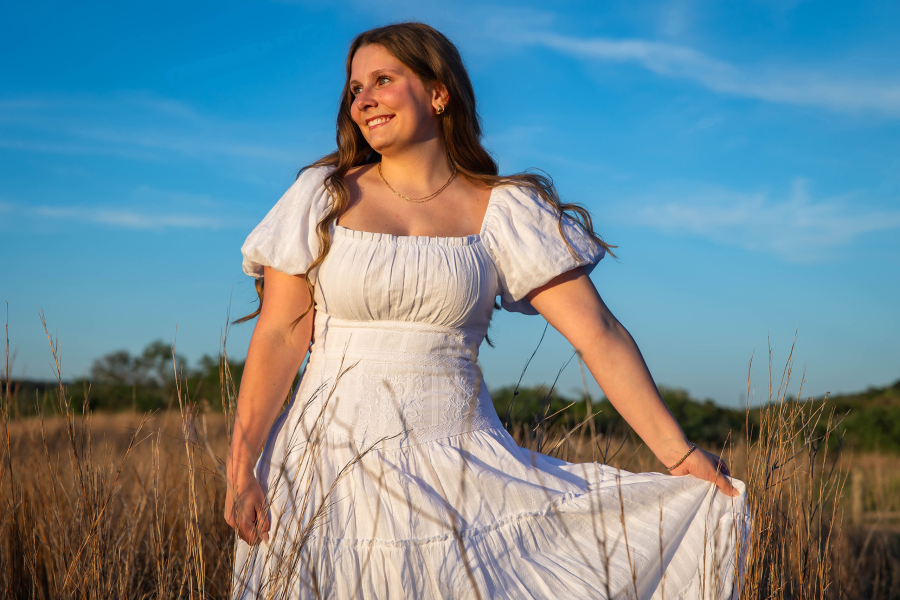 thm_april-2026-lg-commons-ford-ranch-senior-photos-094a
