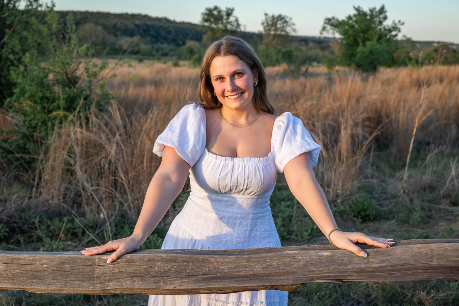 thm_april-2026-lg-commons-ford-ranch-senior-photos-100a