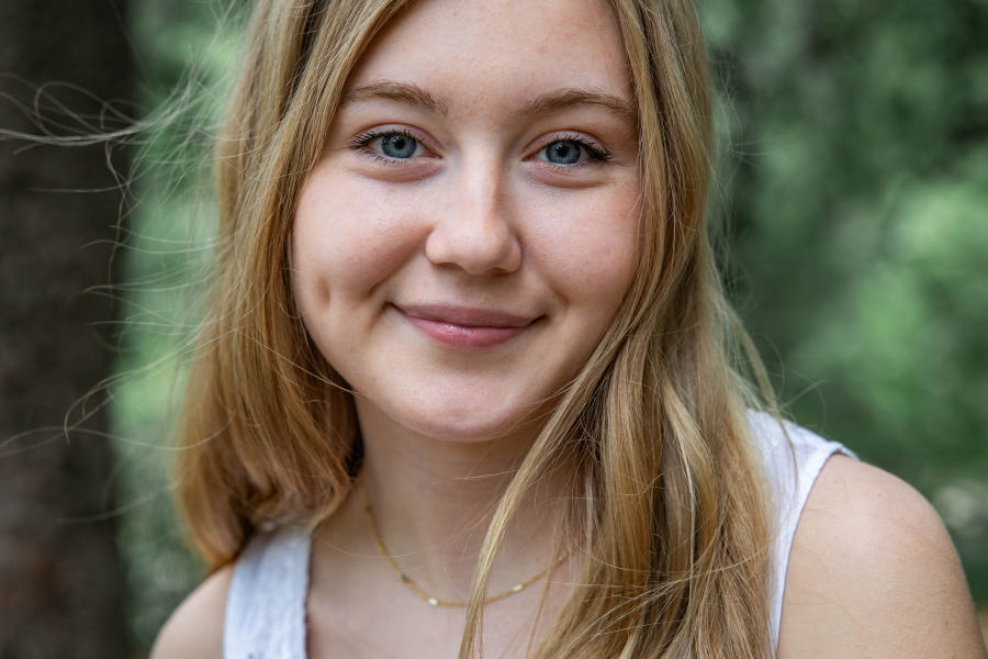 thm_april-2026-mm-senior-photos-pease-park-006