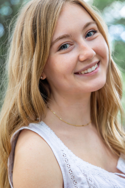 thm_april-2026-mm-senior-photos-pease-park-013
