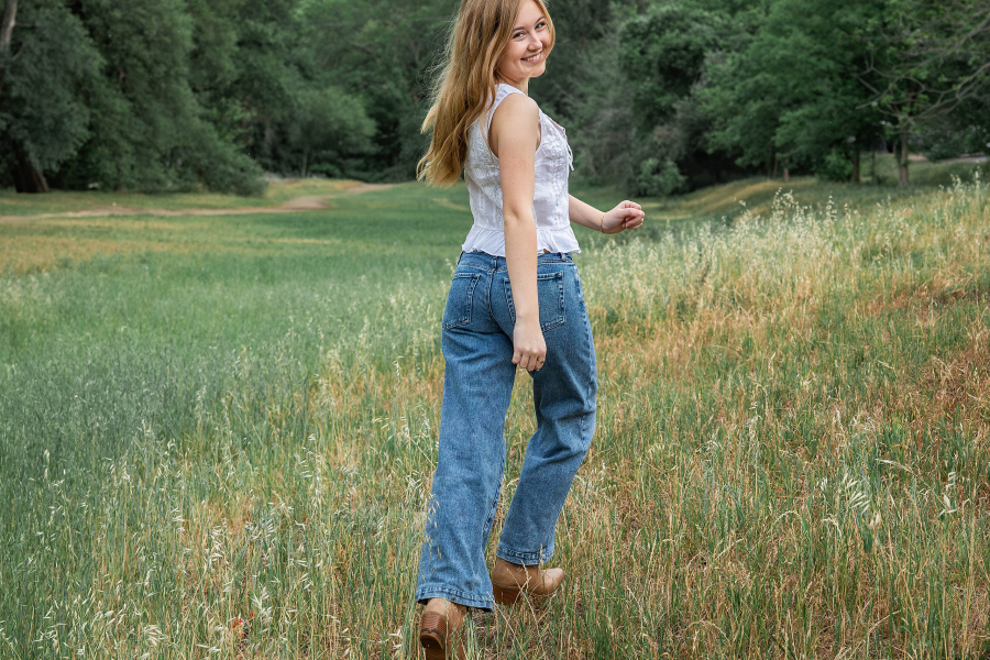 thm_april-2026-mm-senior-photos-pease-park-035