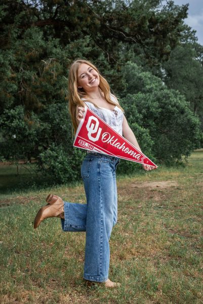 thm_april-2026-mm-senior-photos-pease-park-040