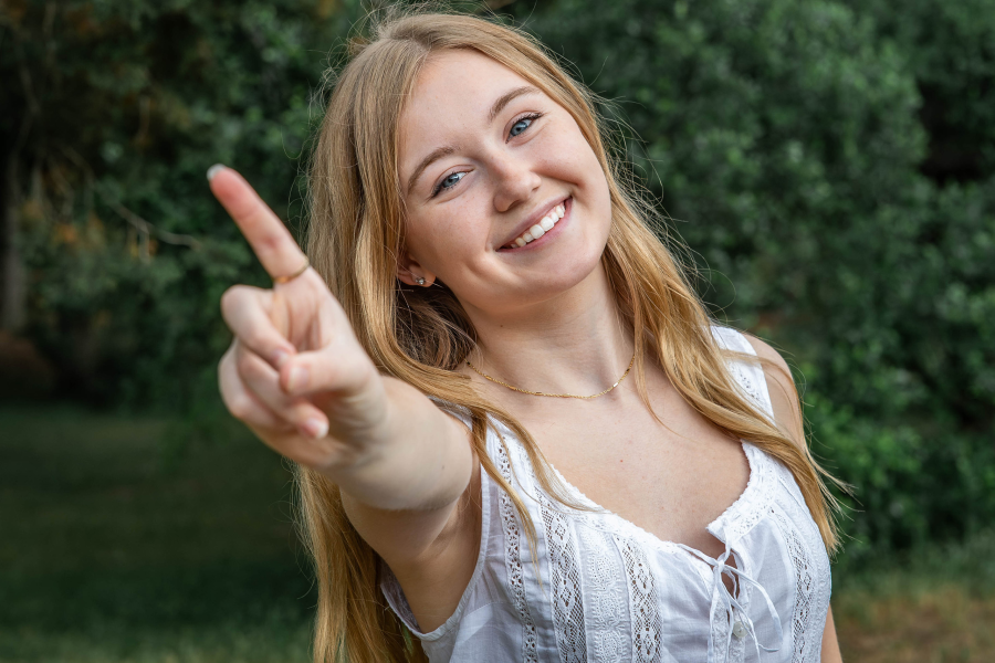 thm_april-2026-mm-senior-photos-pease-park-042