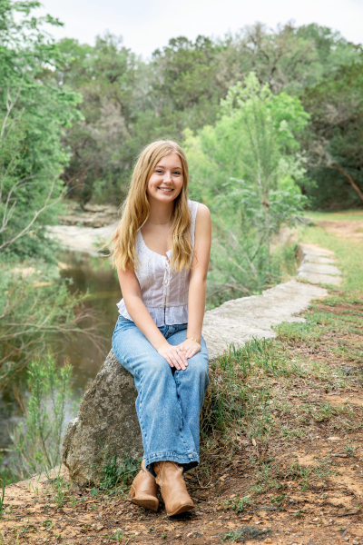 thm_april-2026-mm-senior-photos-pease-park-049