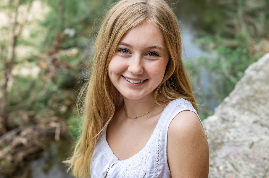 thm_april-2026-mm-senior-photos-pease-park-055