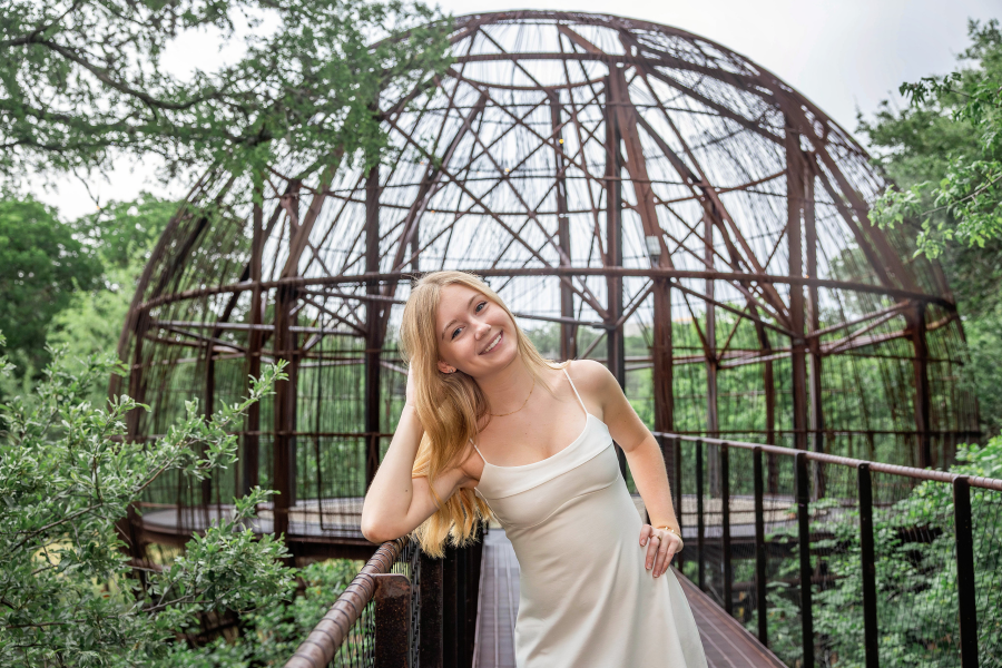 thm_april-2026-mm-senior-photos-pease-park-065