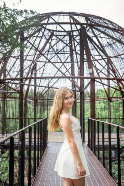 thm_april-2026-mm-senior-photos-pease-park-071