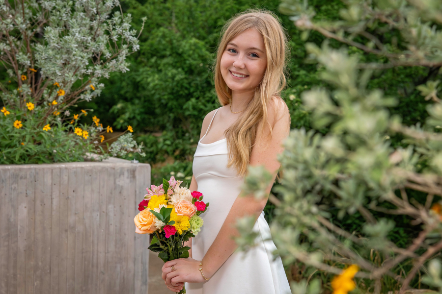 thm_april-2026-mm-senior-photos-pease-park-104