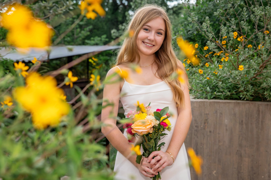 thm_april-2026-mm-senior-photos-pease-park-114