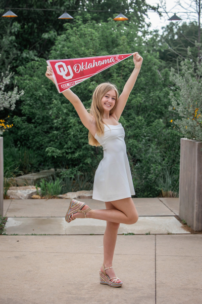 thm_april-2026-mm-senior-photos-pease-park-123.webp
