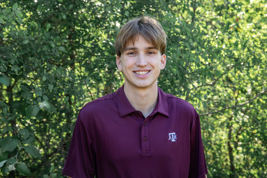 thm_april-2026-mw-champions-park-senior-photos-011.webp