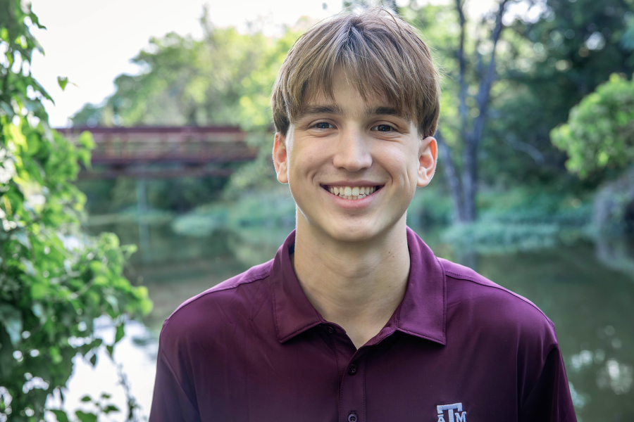 thm_april-2026-mw-champions-park-senior-photos-025.webp