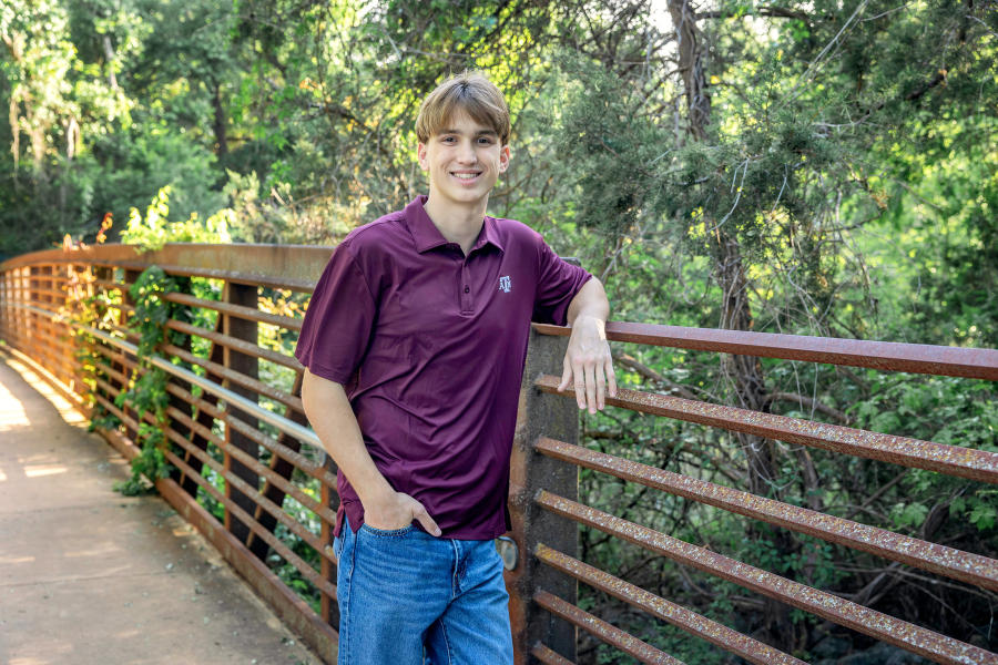 thm_april-2026-mw-champions-park-senior-photos-029.webp