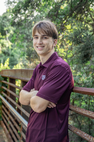 thm_april-2026-mw-champions-park-senior-photos-035.webp